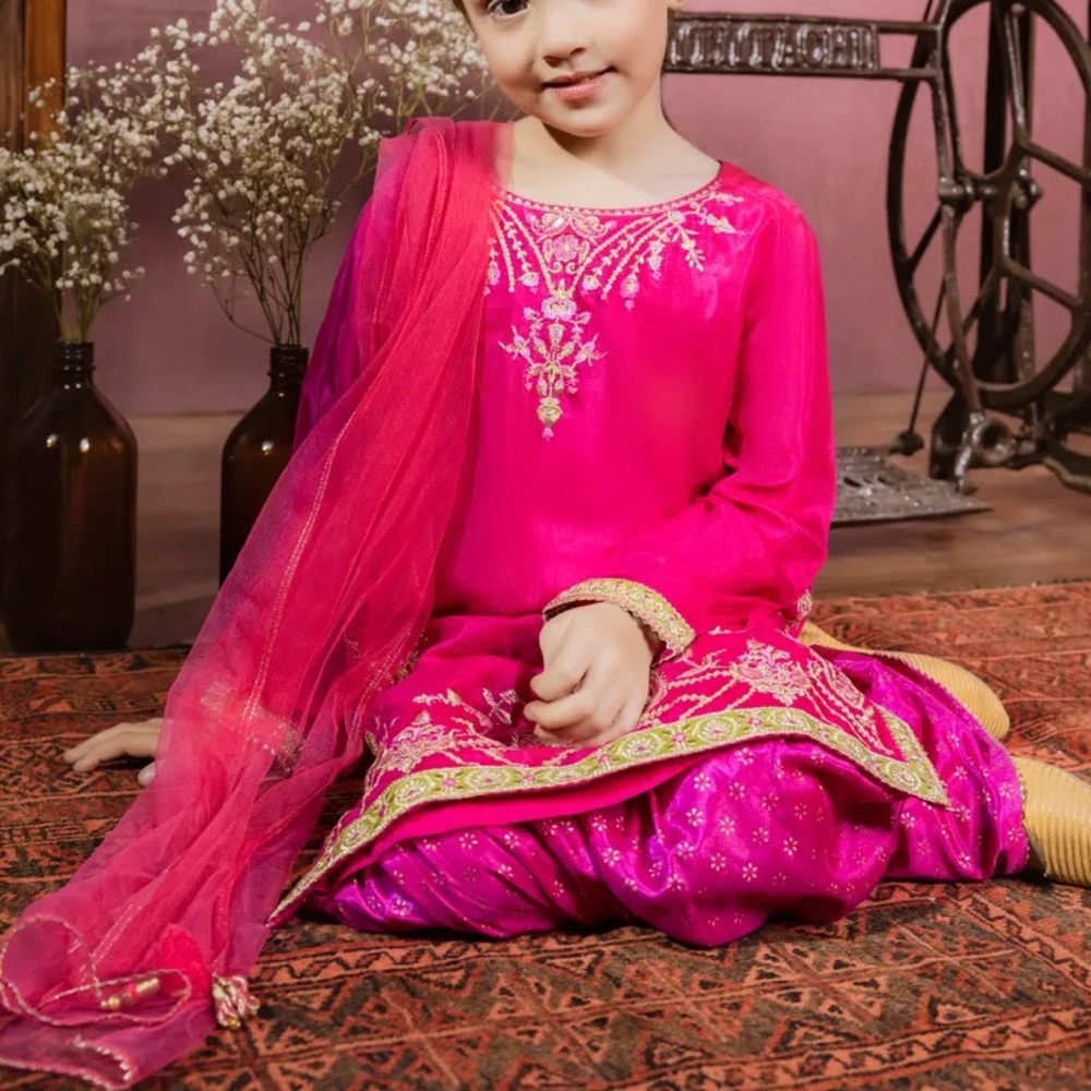 PINK SILK GIRLS 3PC | Junaid Jamshed - Picture 6 of 7